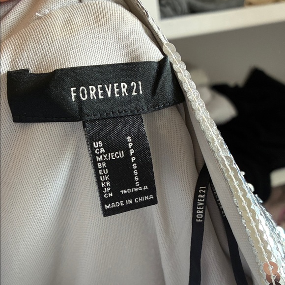 Forever 21 Silver Sequin Women's Robe - Picture 3 of 3